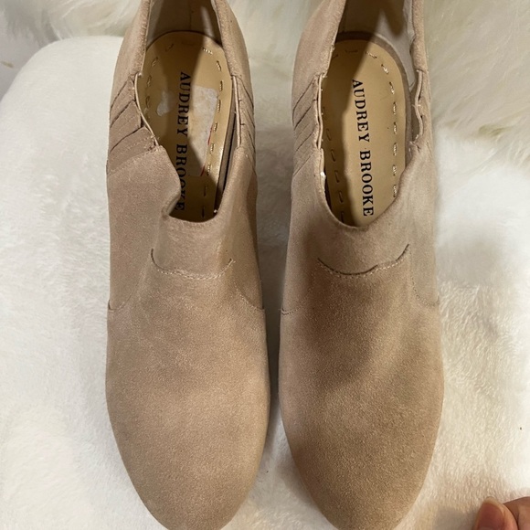 AUDREY BROOKE booties size 71/2M  cream - Picture 3 of 17